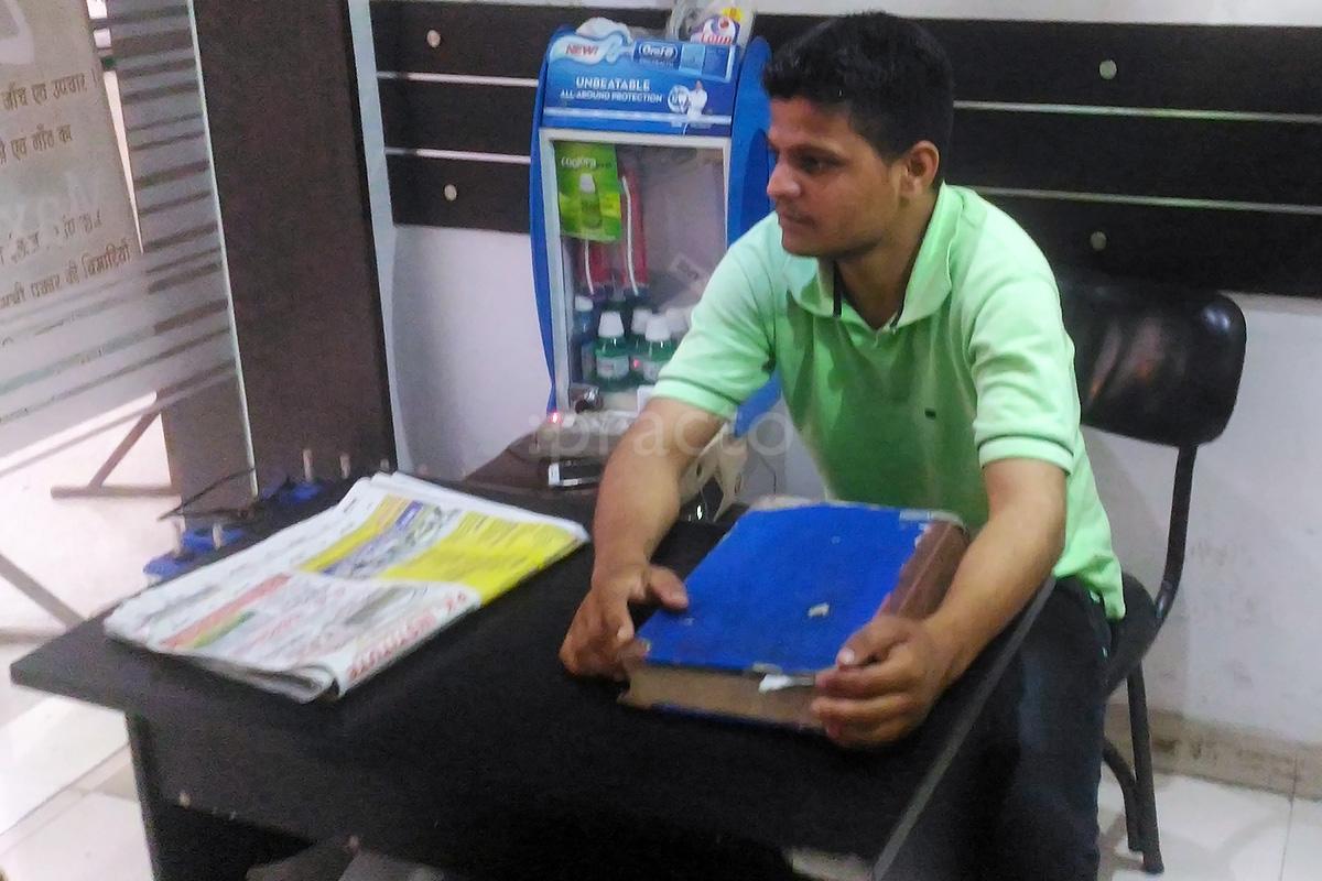 Reception at Dr. Ankur Gupta's Clinic Chhipi Tank Meerut