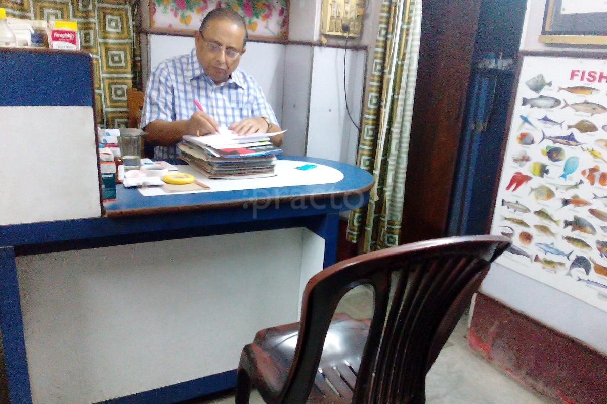 OPD/Ward at Dr. De's Clinic Dumdum Kolkata