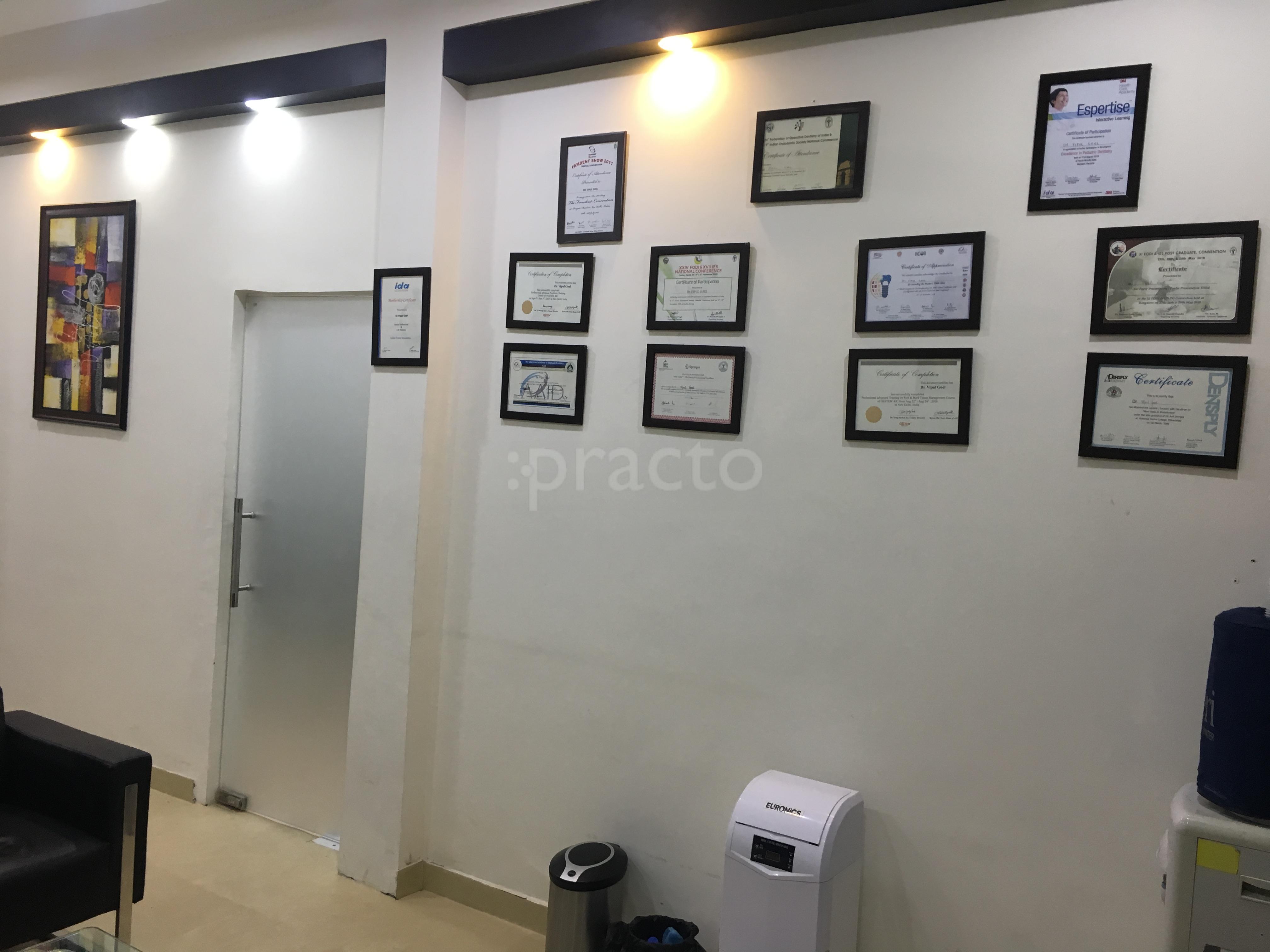 Reception at Dr. Goel's Dental Clinic & Implant Centre South City-I Gurgaon