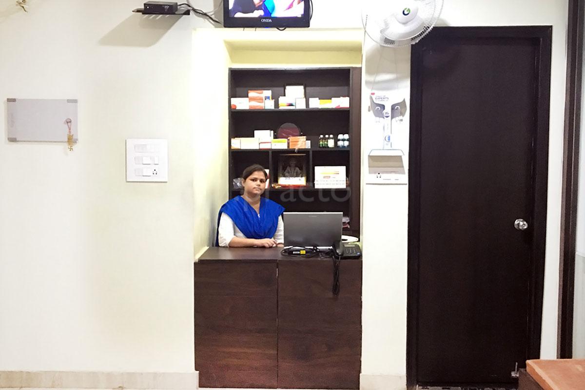 Reception at Dr. Gupta's Dental Clinic Indira Nagar Lucknow