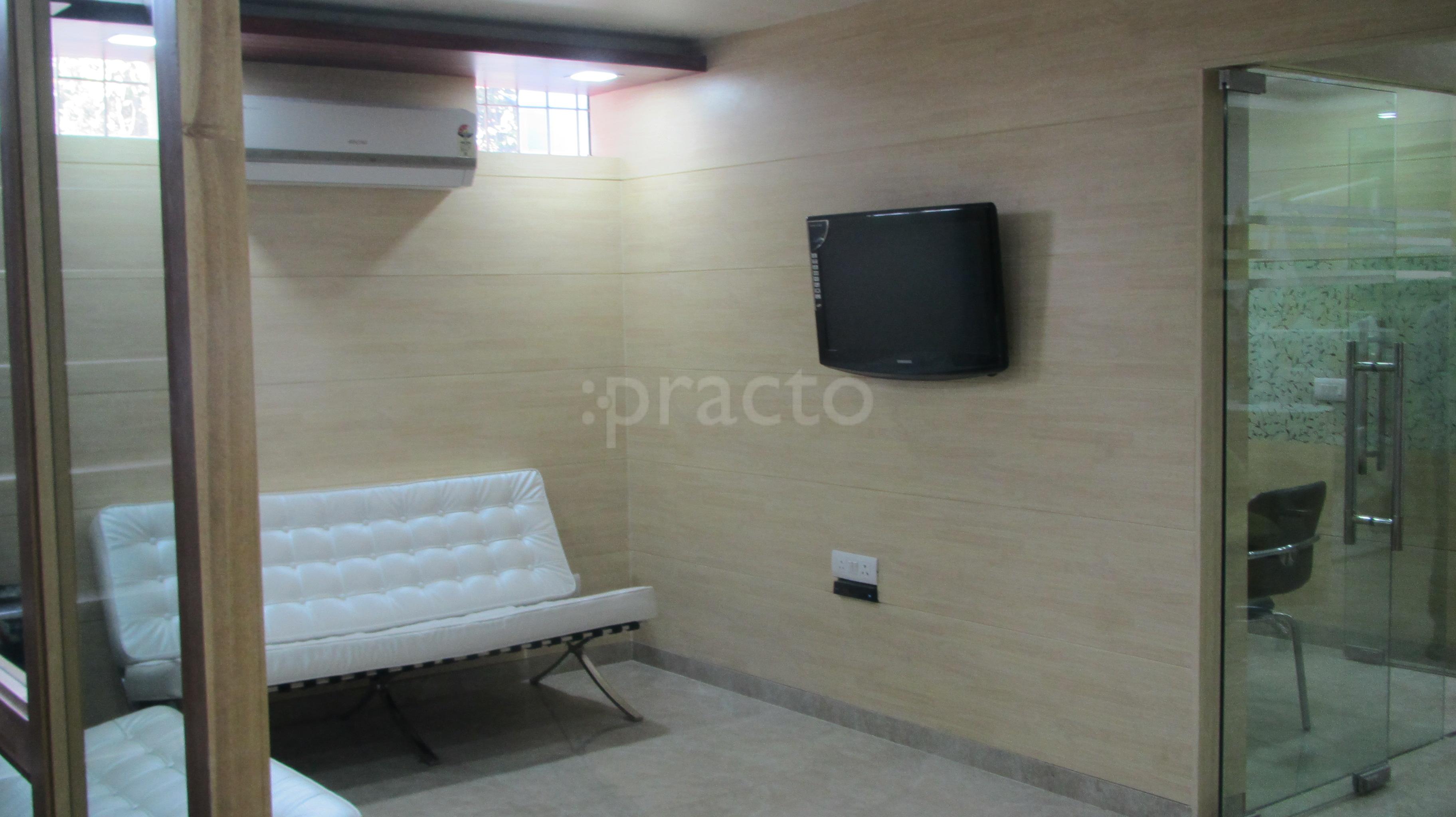 Waiting Area at Dr. Gupta's Shri Ram Dental Care Gurgaon Sector 17 Gurgaon