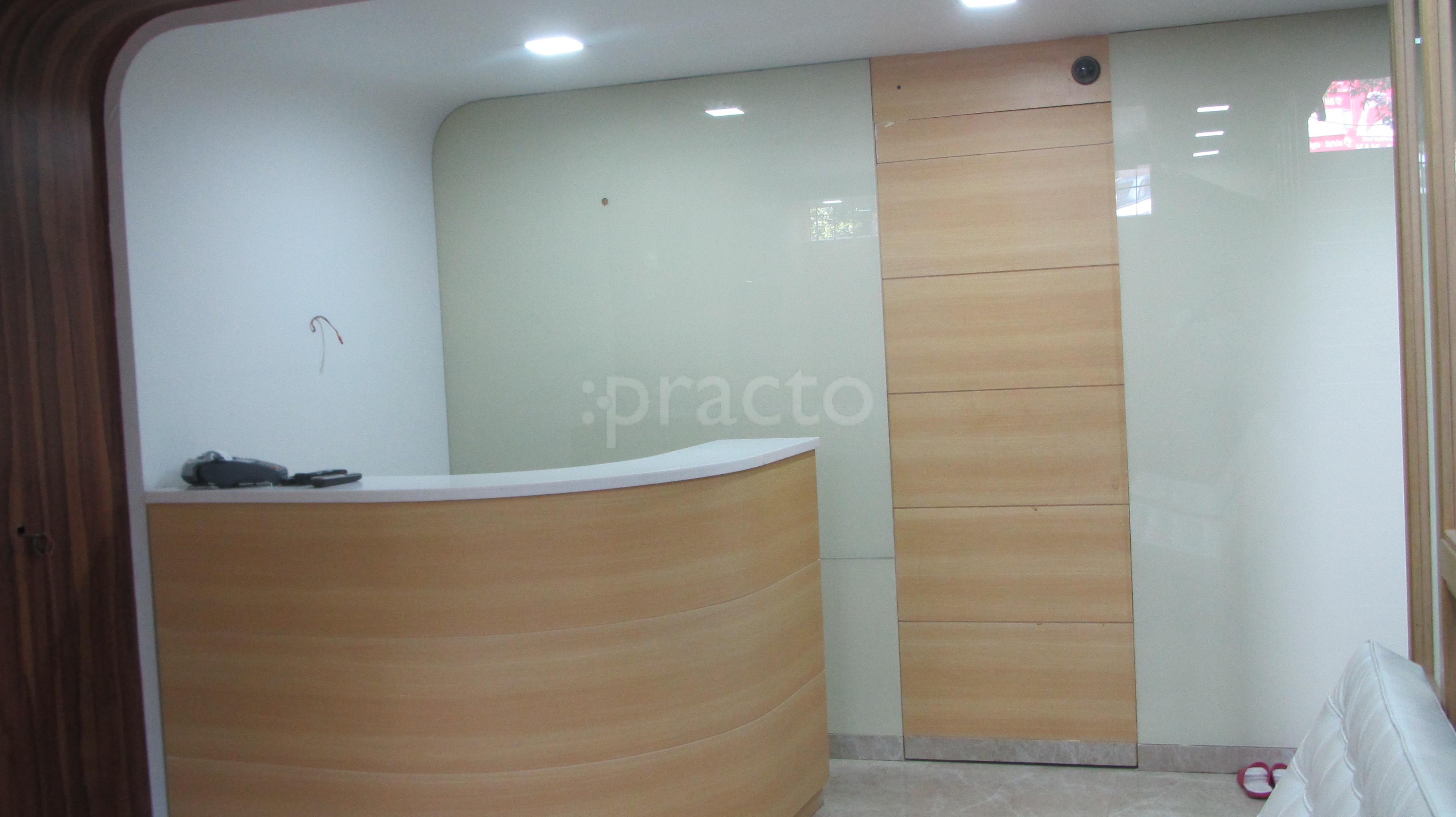 Reception at Dr. Gupta's Shri Ram Dental Care Gurgaon Sector 17 Gurgaon