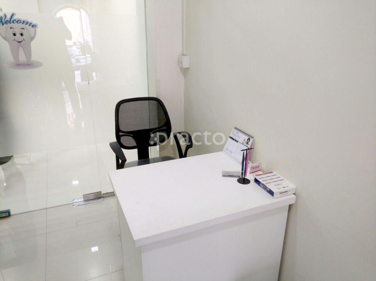 Reception at Dr. Jaisinghani's Orthodontic & Dental Clinic Pimpri-Chinchwad Pune