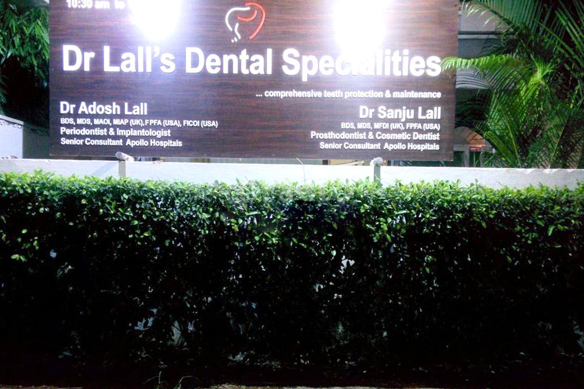 Entrance at Dr. Lall's Dental Specialities Pitampura Delhi