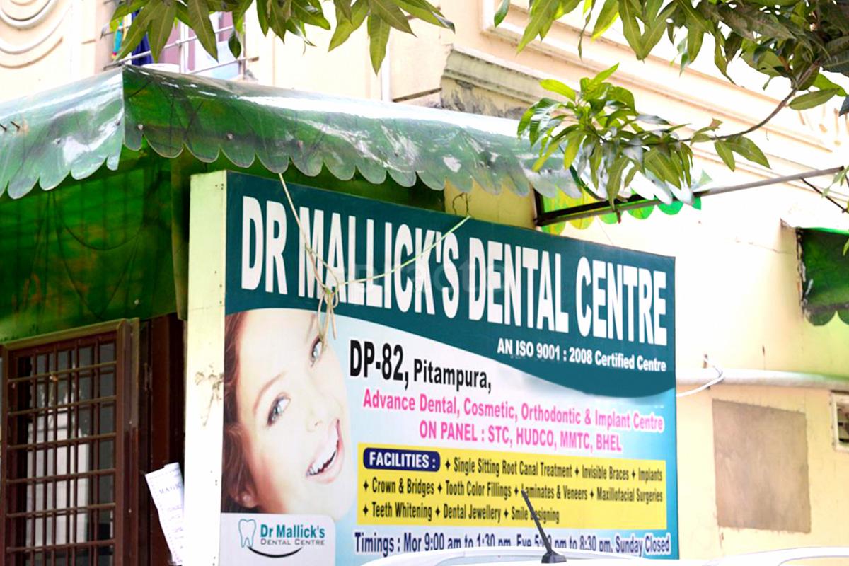Entrance at Dr. Mallick's Dental Centre Pitampura Delhi