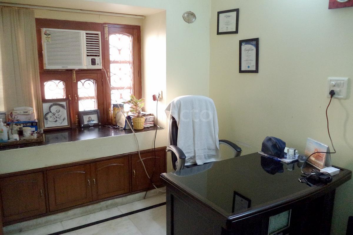 OPD/Ward at Dr. Mamta Mishra's Clinic Vasant Kunj Delhi