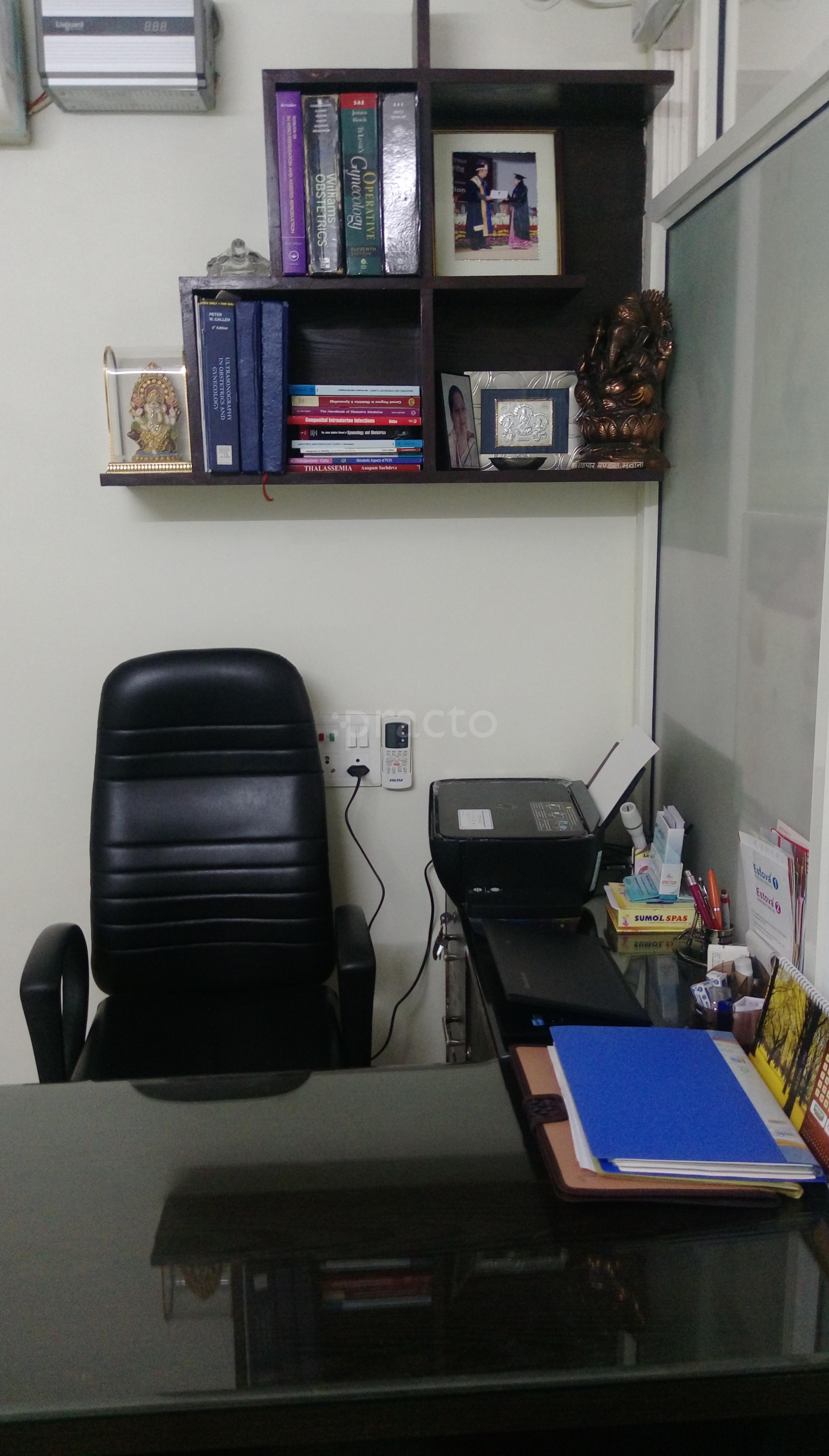 OPD/Ward at Dr. Meenal Garg's Clinic Chhipi Tank Meerut