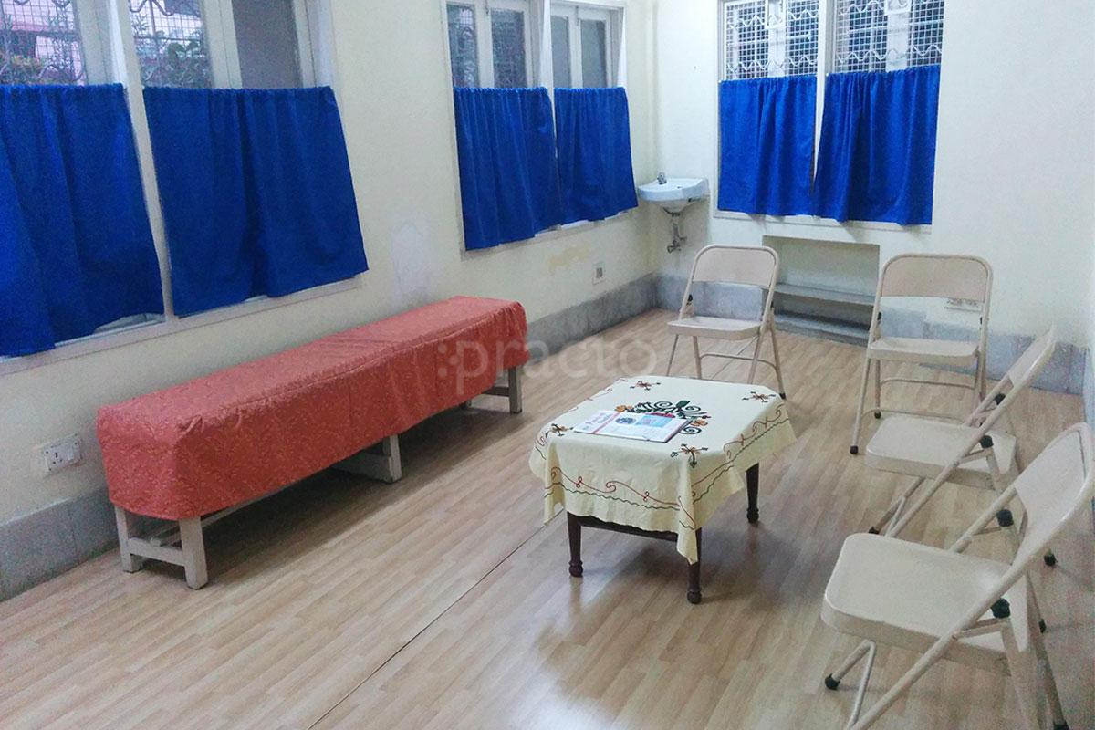 Waiting Area at Dr. Misra's Dental Clinic Jodhpur Park Kolkata