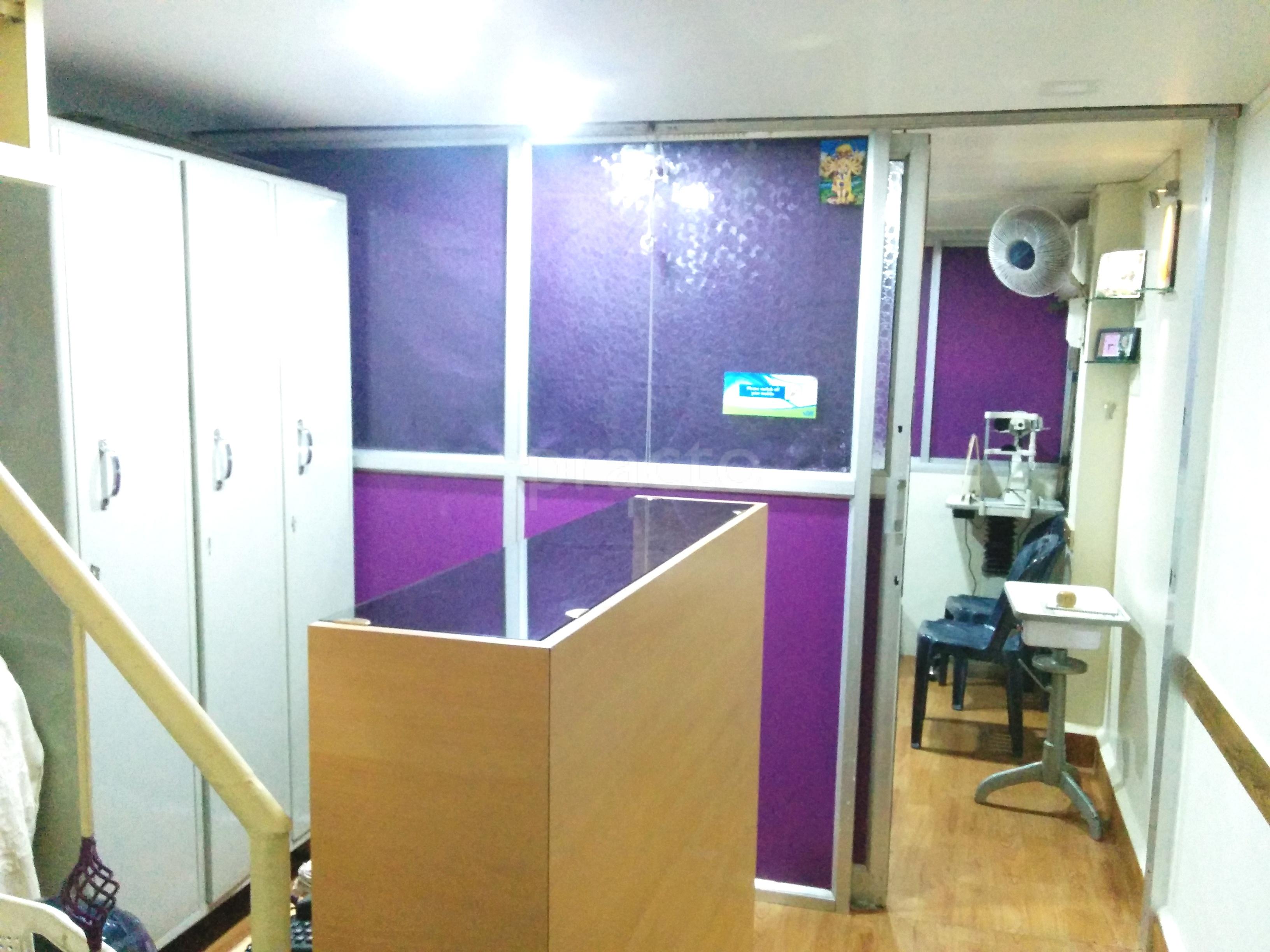 Reception at Dr. Mrudula Patil's Eye Clinic Senapati Bapat Marg Pune