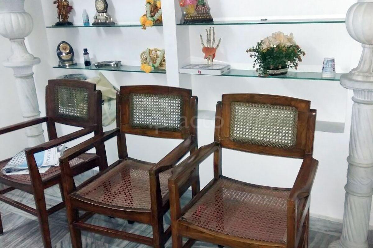 Waiting Area at Dr. Pooja Dhaon Clinic Gokhley Marg Lucknow