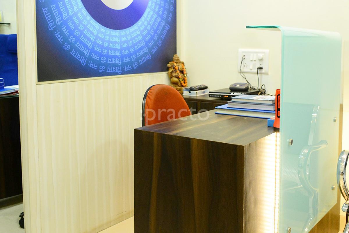 Reception at Dr Raaj Eye Centre Goregaon West Mumbai