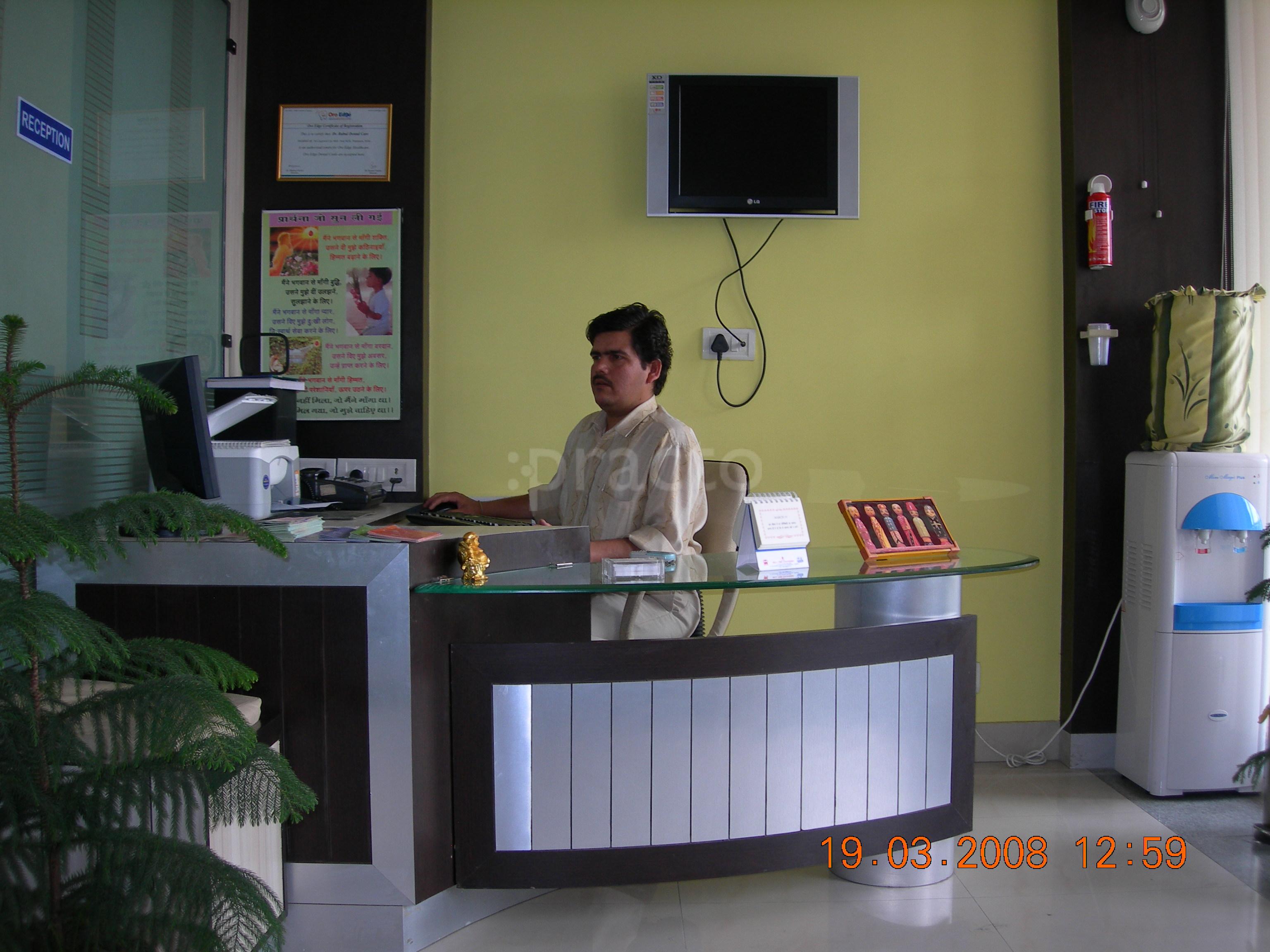 Reception at Dr. Rahul's Dental Care Pitampura Delhi
