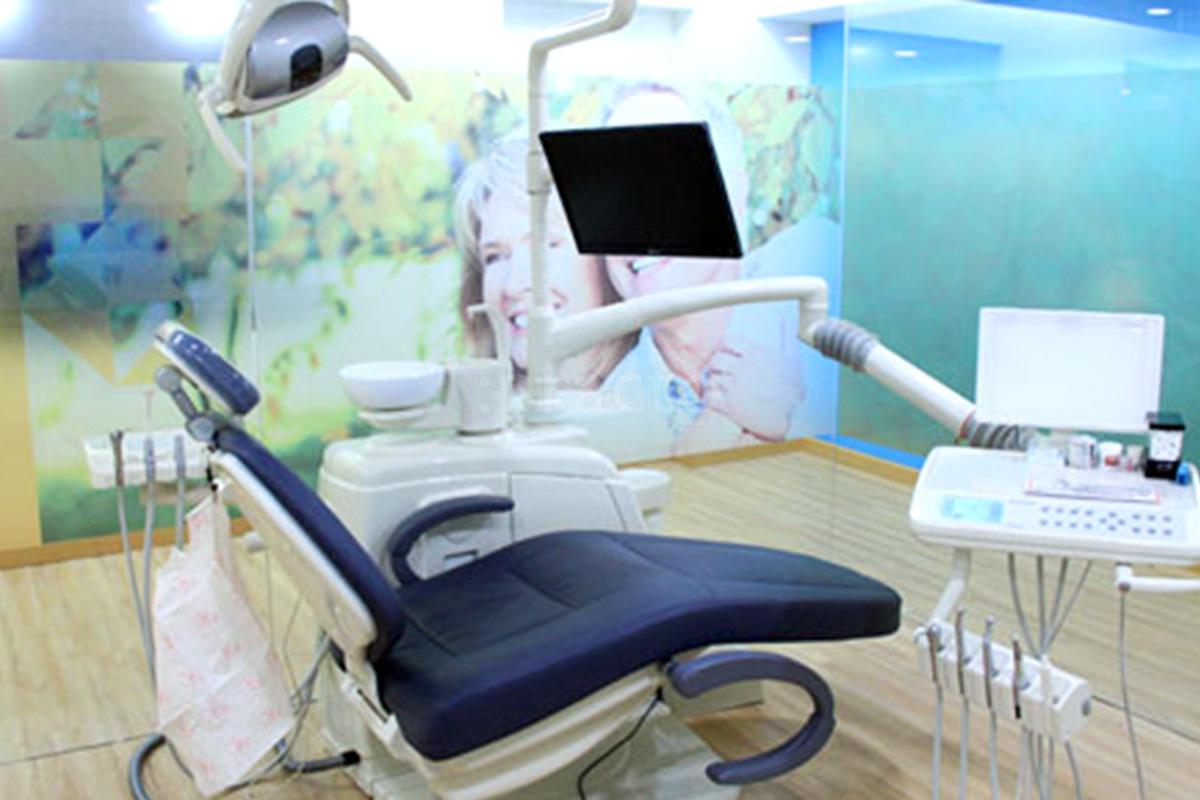 OPD/Ward at Dr. Rashika Vijan Dental Studio Khar West Mumbai