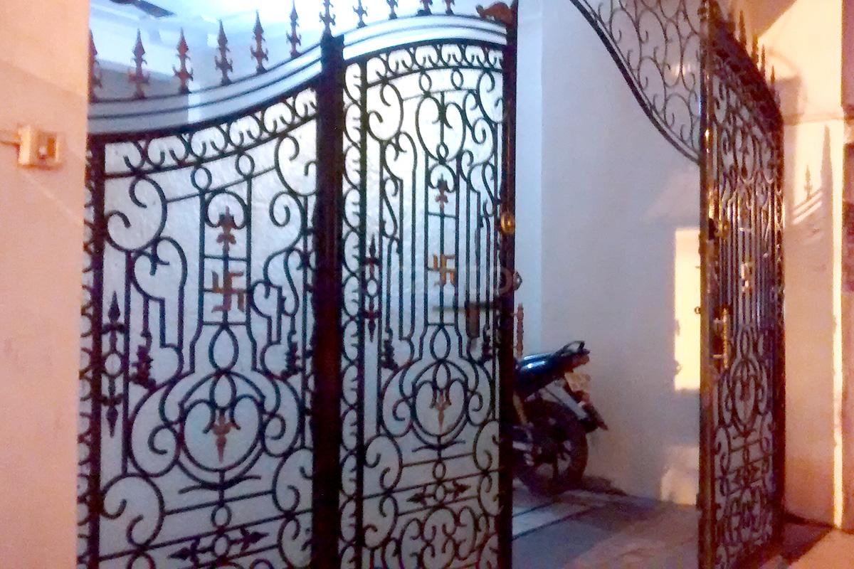 Entrance at Dr. S. K. Chauhan Clinic Kaushalpuri Kanpur