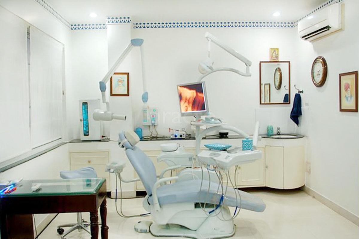 OPD/Ward at Dr.Rajat Sachdeva's Dentistry Ashok Vihar Delhi