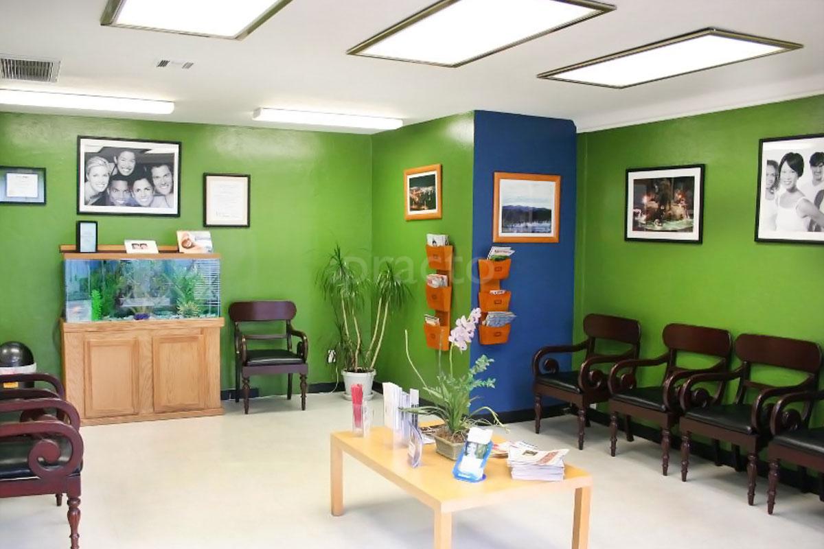 Waiting Area at Dr.Rajat Sachdeva's Dentistry Ashok Vihar Delhi