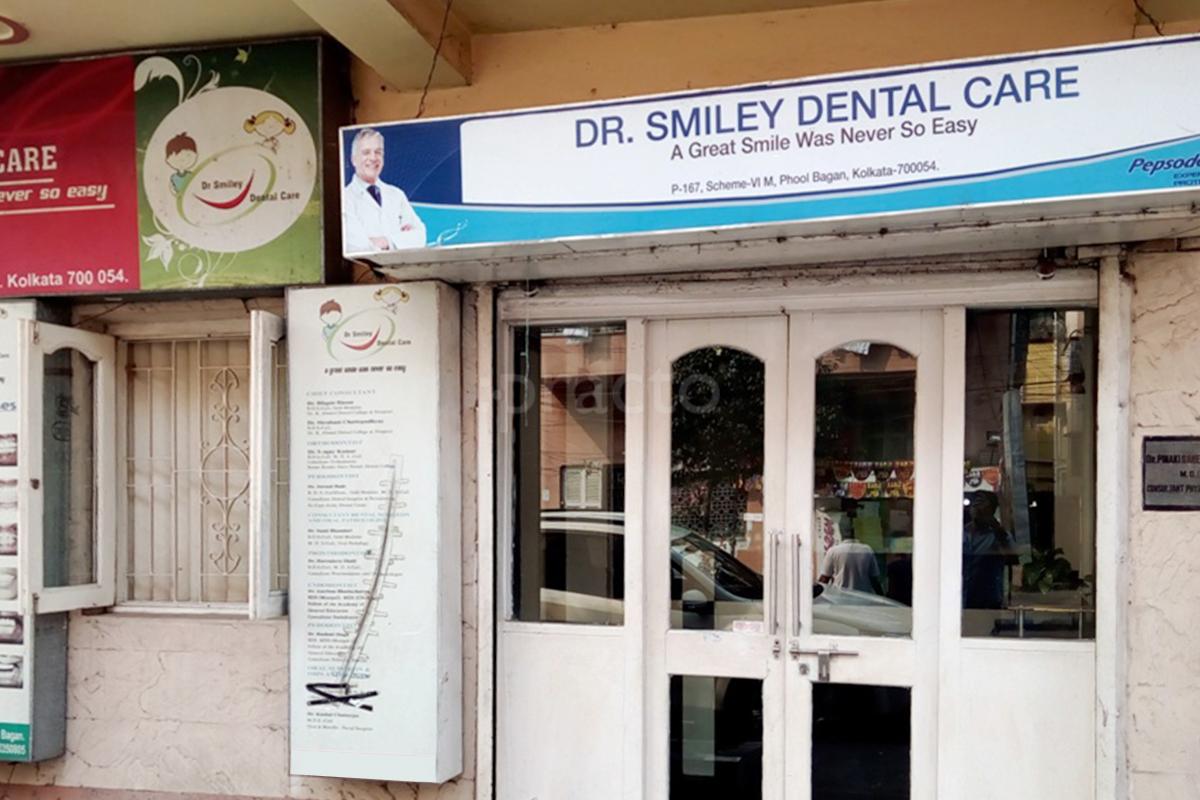 Entrance at Dr. Smiley Dental Care Phulbagan Kolkata