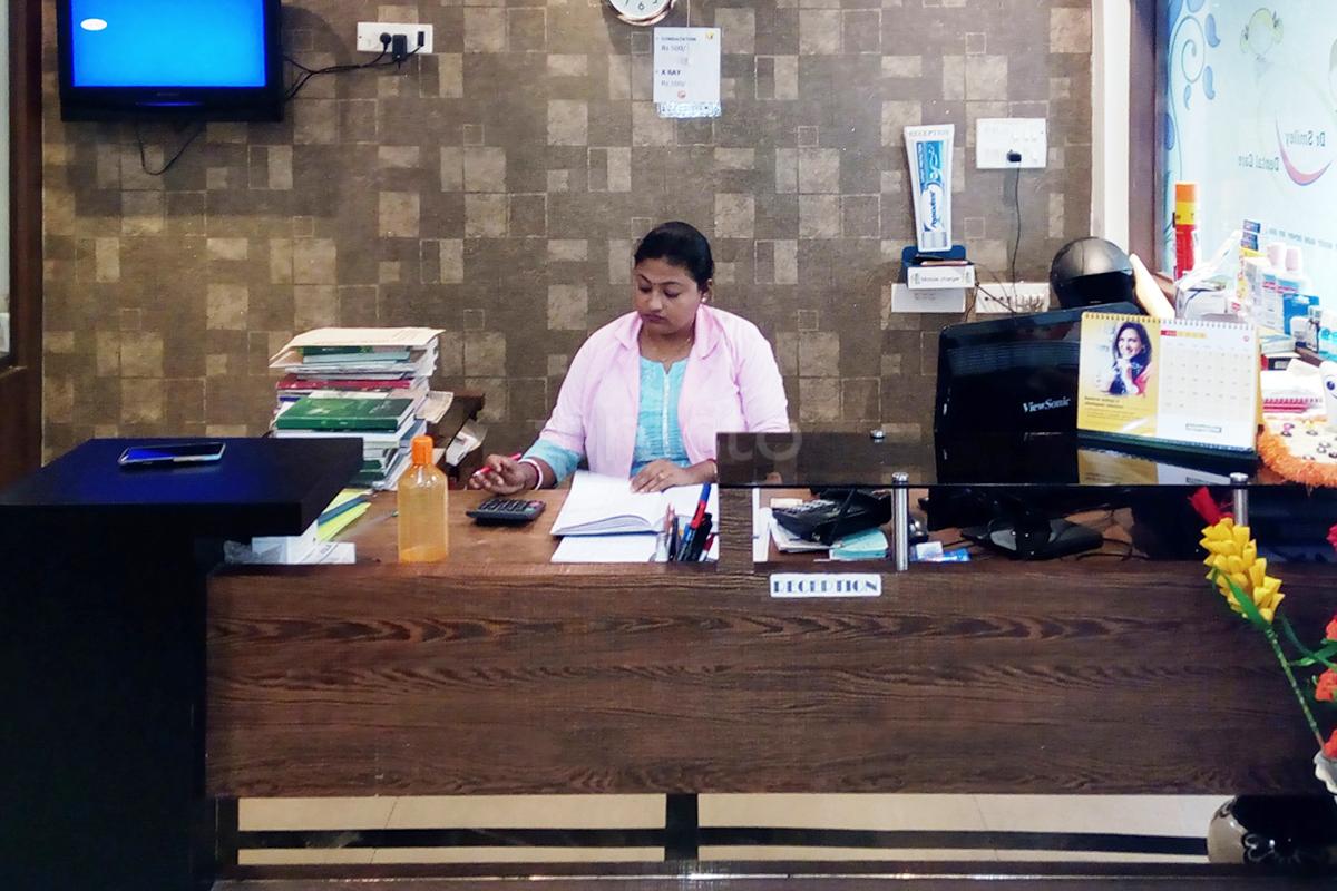 Reception at Dr. Smiley Dental Care Phulbagan Kolkata