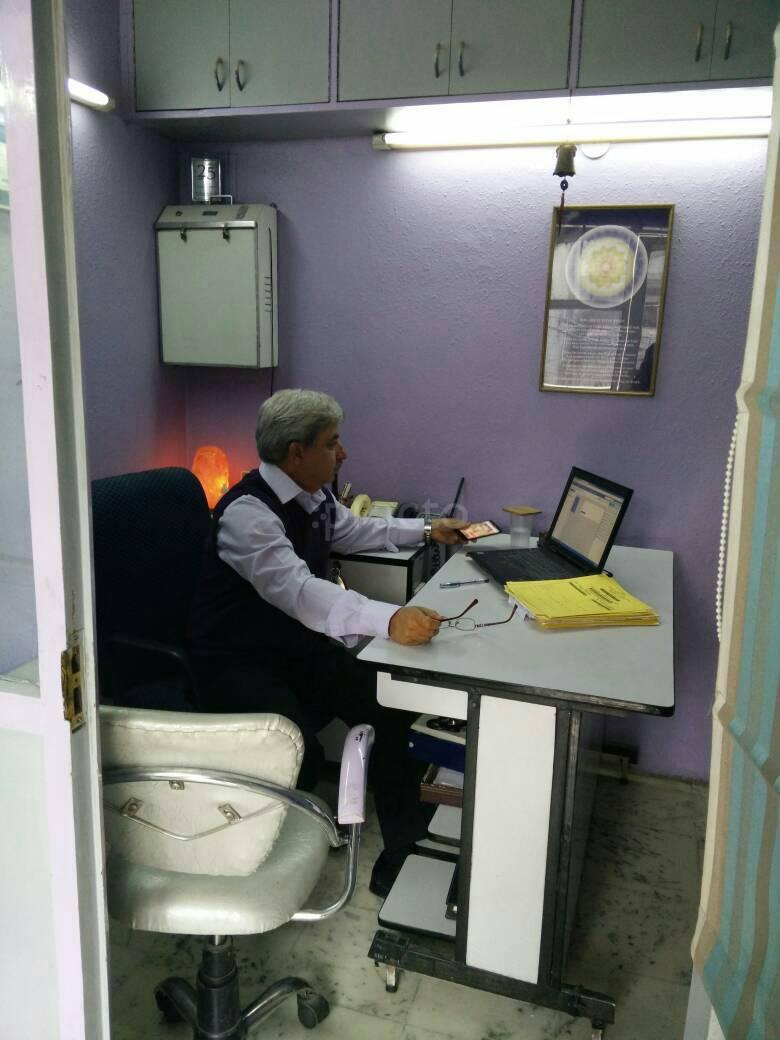 Consultation Room at Dr. Suchindra Sachdeva's Clinic Sukhdev Vihar Delhi