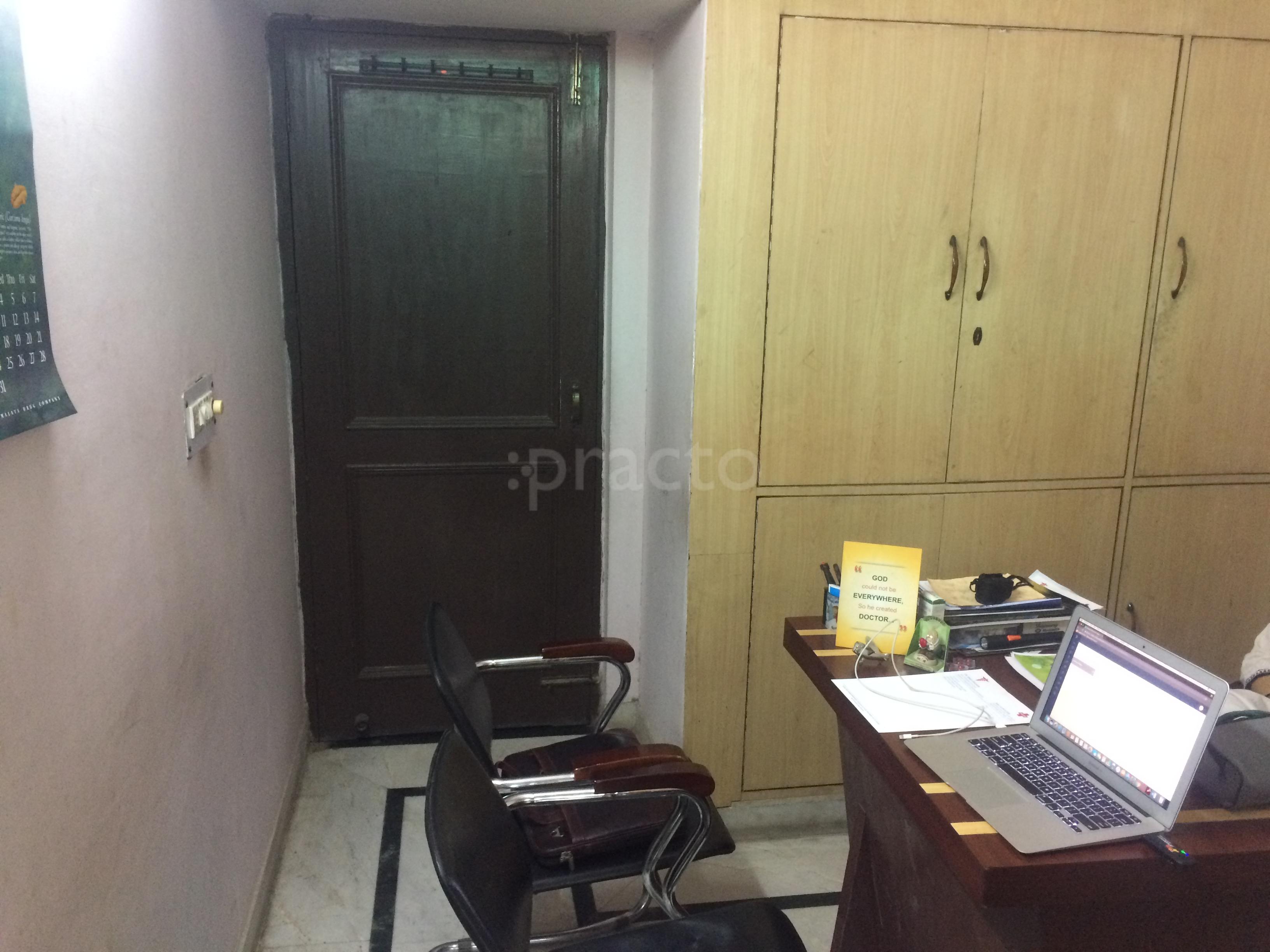 Reception at Dr Swati Chauhan Clinic Sector 53 Noida