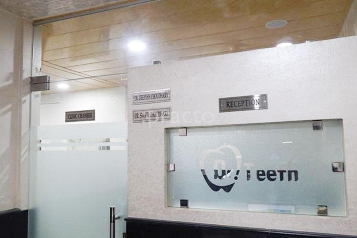 Reception at Dr. Teeth Dental Clinic Dilshad Garden Delhi