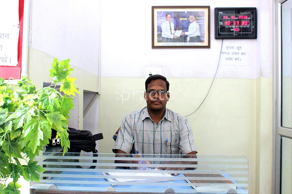 Reception at Dr. Tiwari Dental Clinic Mansarovar Jaipur