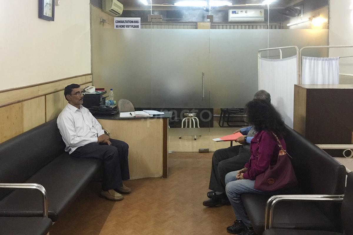 Waiting Area at Dr. Vinod Wadhwa Clinic Gurgaon Sector 14 Gurgaon