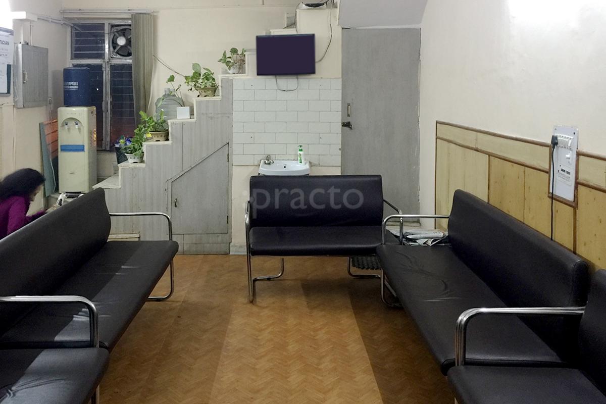 Waiting Area at Dr. Vinod Wadhwa Clinic Gurgaon Sector 14 Gurgaon
