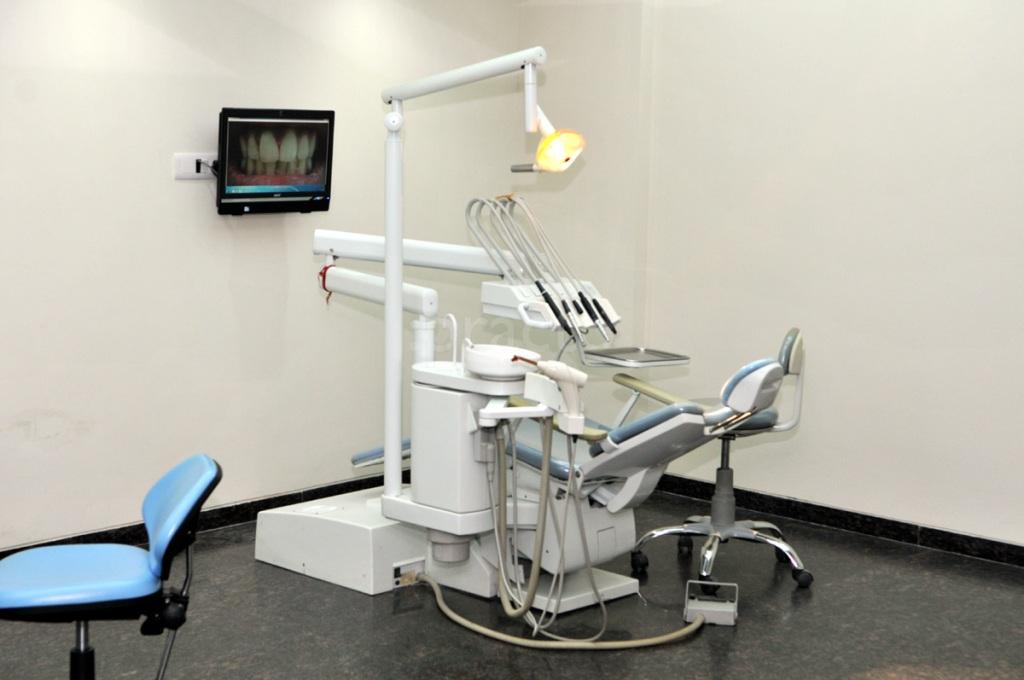 Dr Vivek Saggar's Dental Care And Cure Centre SBI Civil Lines Ludhiana