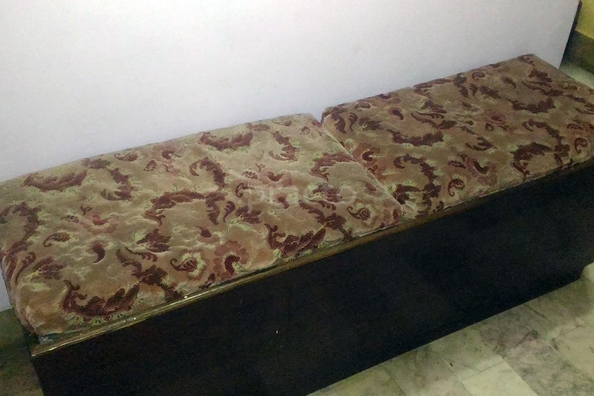 Waiting Area at Dr. Y.K. Khurana's Clinic Chhipi Tank Meerut