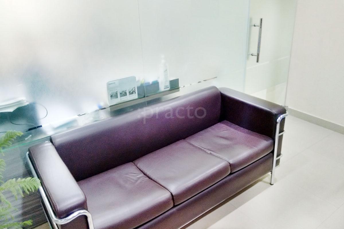 Waiting Area at Cosmo Experts Clinic Halwai Ki Baggichi Agra