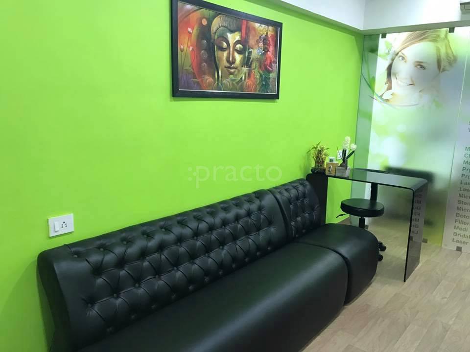 Waiting Area at Expert Aesthetics Alambagh Lucknow