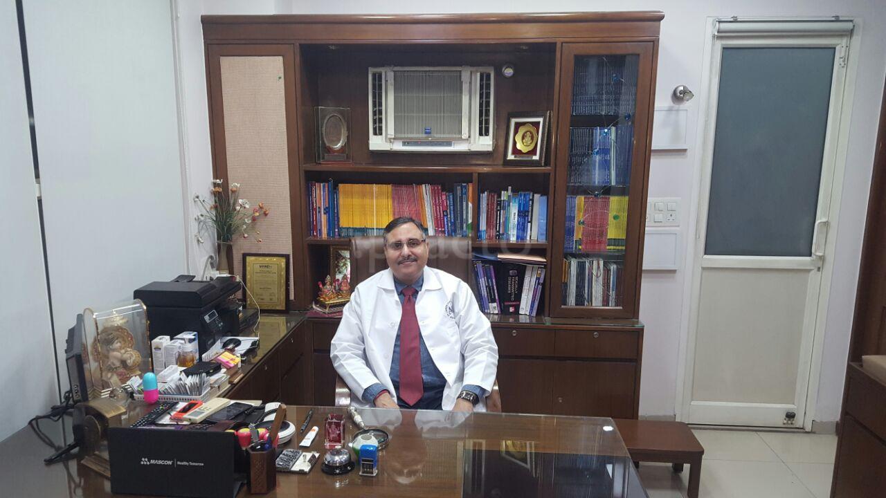 Dr Girdhar's Skin Clinic Karkardooma Delhi