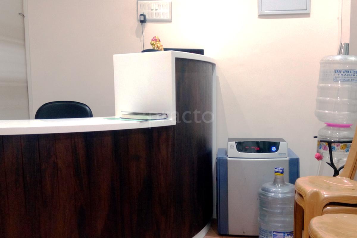 Reception at Globe 32 Dental Care Broadway Chennai