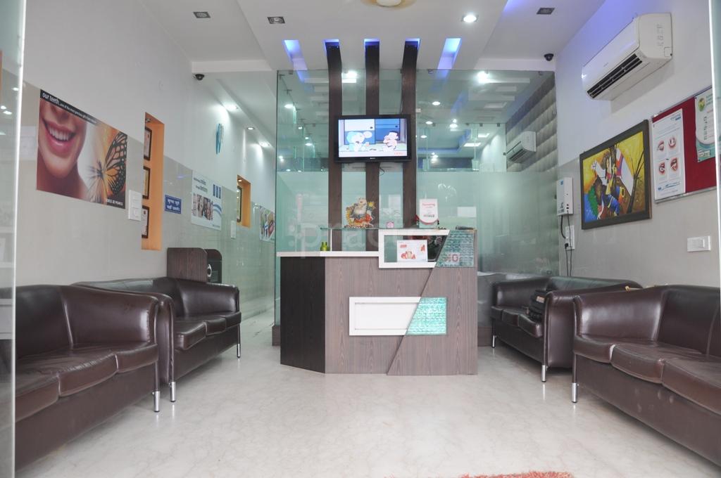 Reception at Goel's Multispeciality Dental Clinic & Implant Centre (NABH Accredited) Shahdara Delhi