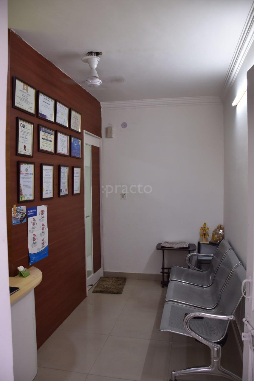 Waiting Area at Green Apple Dental Care Dwarka Delhi