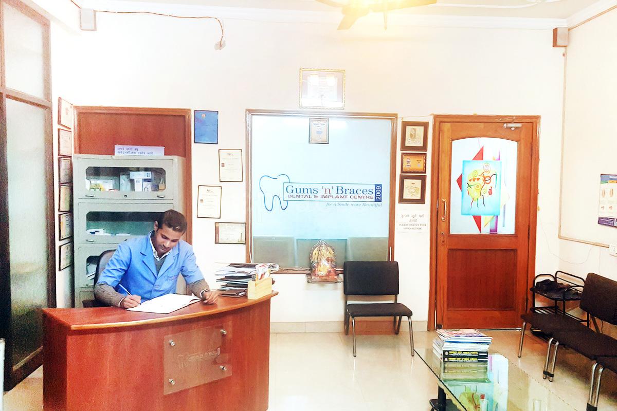 Reception at Gums 'n' Braces Dental & Implant Centre Mangal Pandey Nagar Meerut