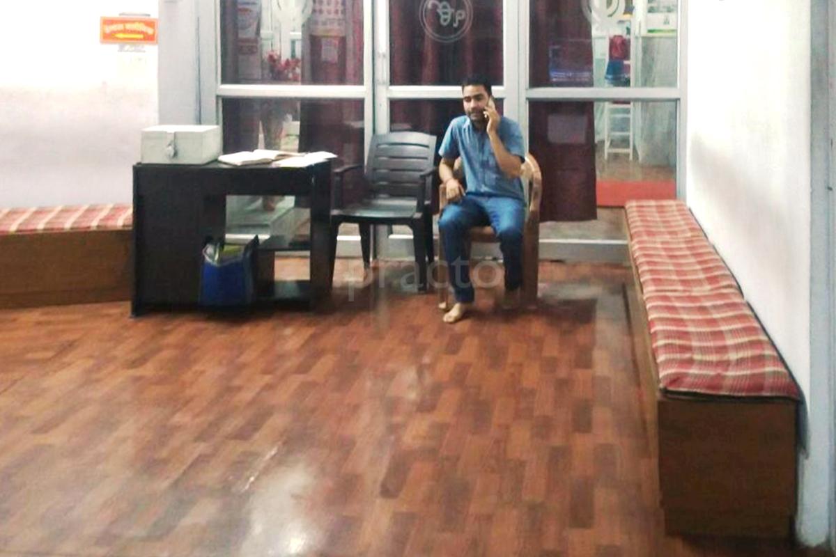 Waiting Area at Guru Harkrishan Charitable Dental Clinic Mayur Vihar Ph-II Delhi