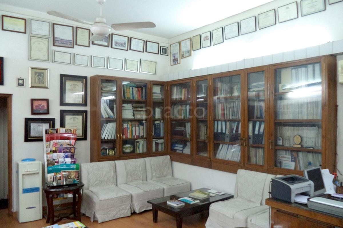 Waiting Area at Gynaecare Group - Defence Colony Clinic Defence Colony Delhi
