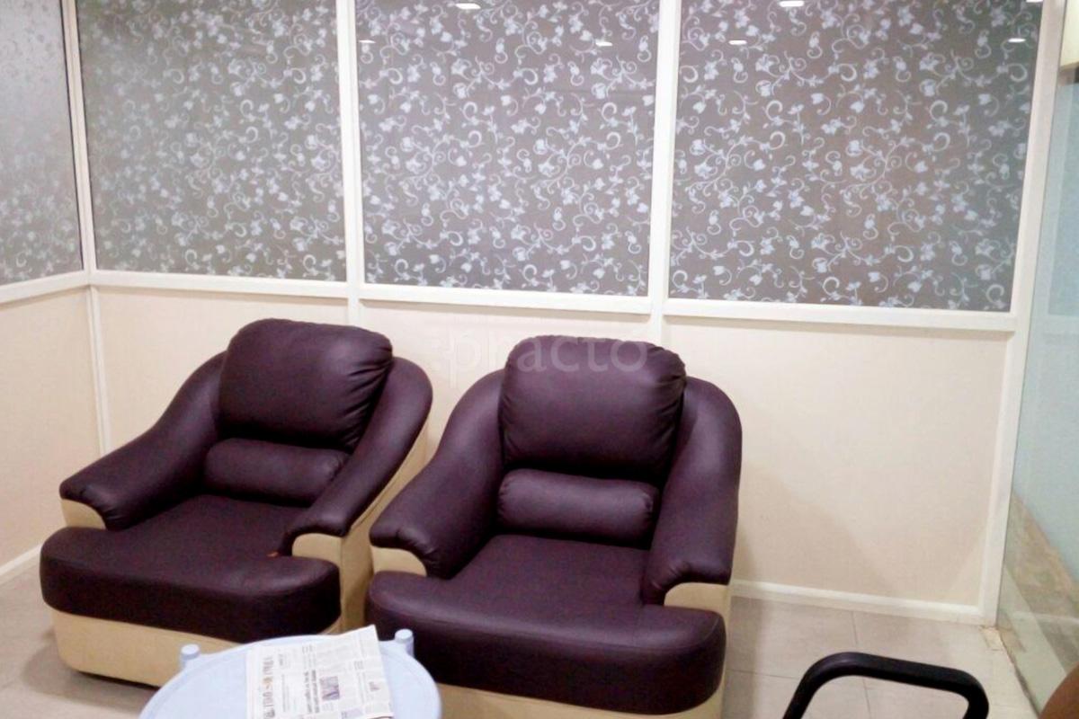 Waiting Area at Hariharan Dental Clinic - Implant Centre Kilkattalai Chennai