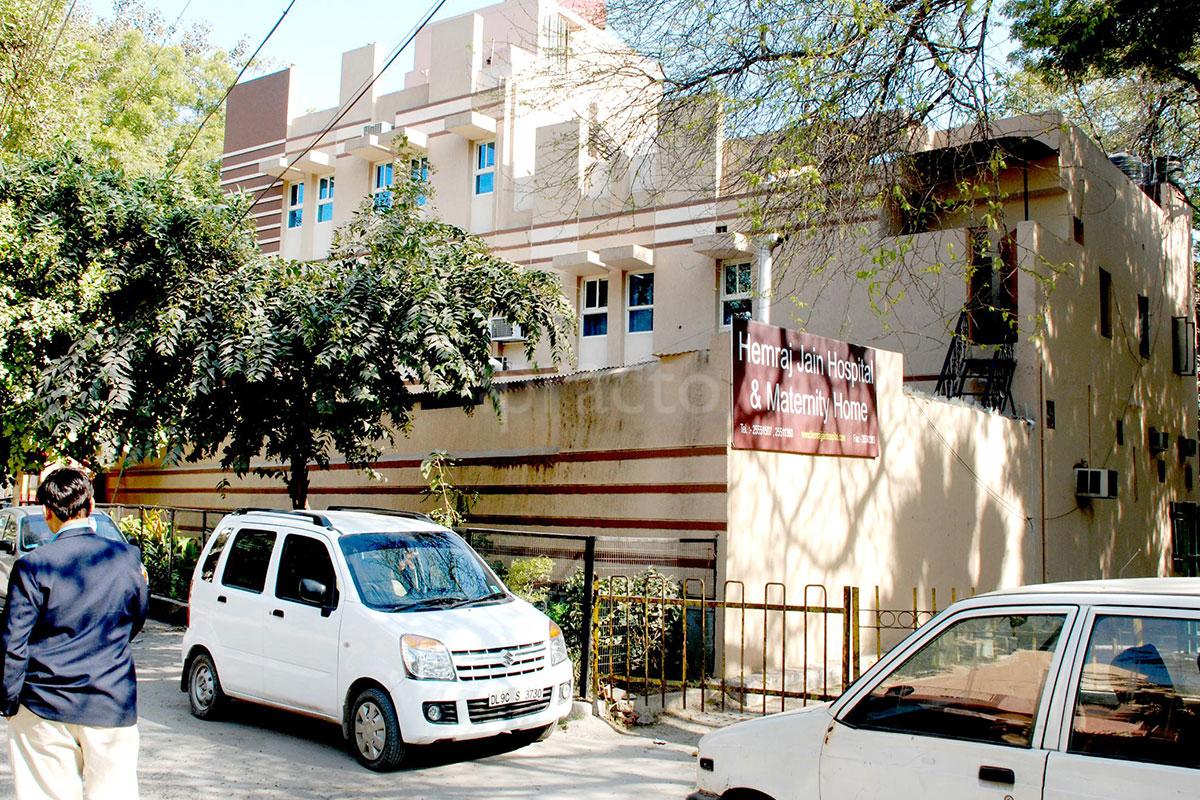 Entrance at Hemraj Jain Hospital and Maternity Home Janakpuri Delhi