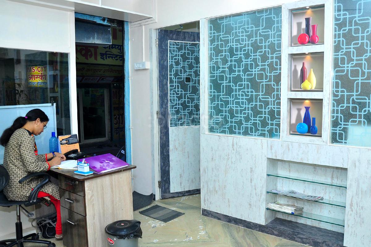 Reception at I Clinic Eye Care Wakad Pune