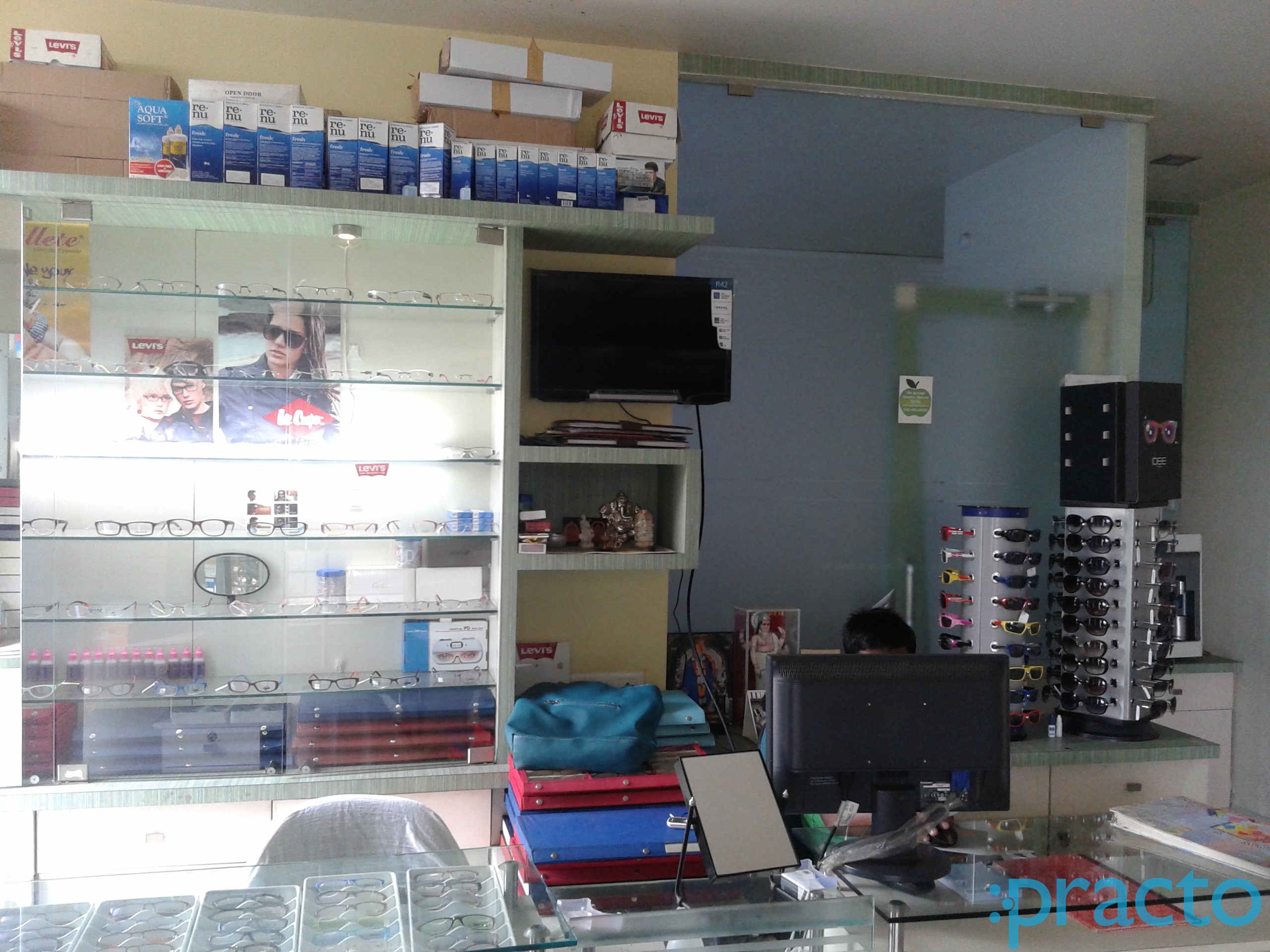 Reception at Insight Eye Clinic Pimple Saudagar Pune