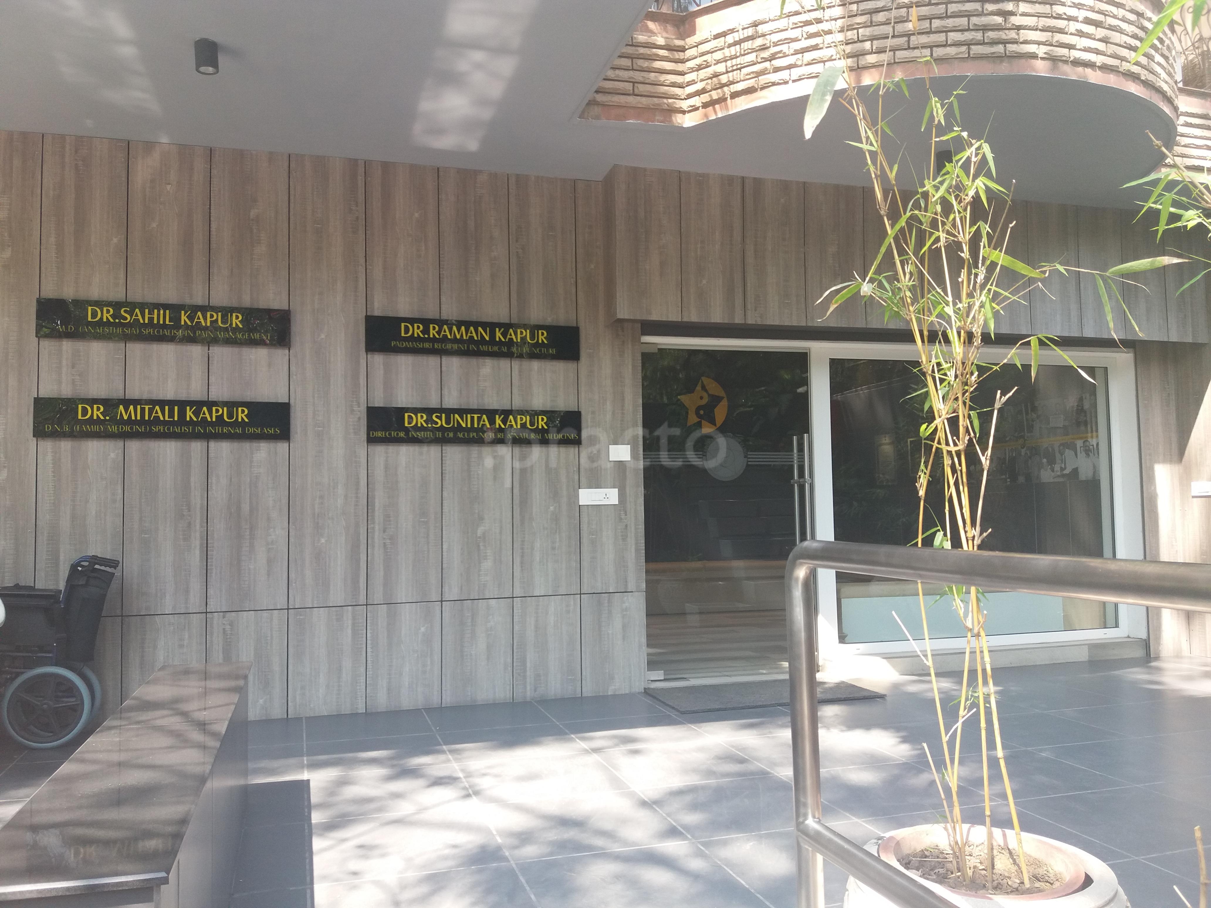 Entrance at Kapur Acupuncture Clinic Greater Kailash Part 1 Delhi