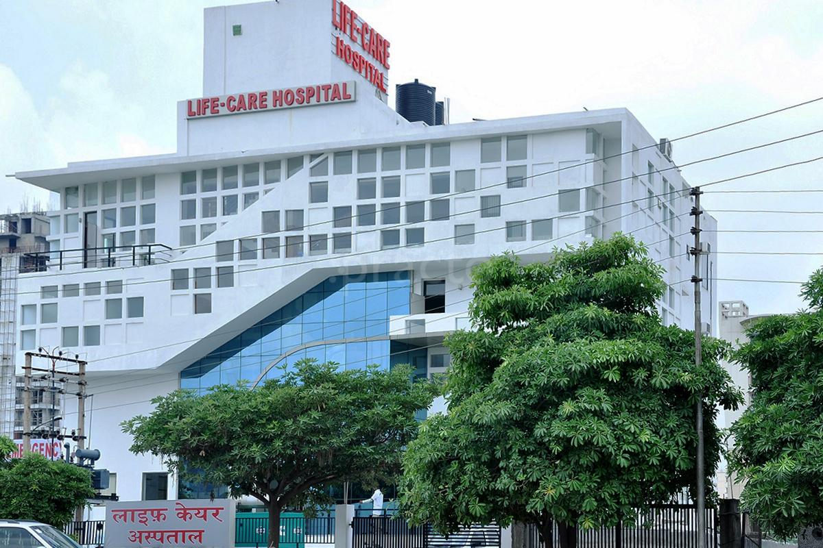Entrance at Life Care Hospital Sector 61 Noida
