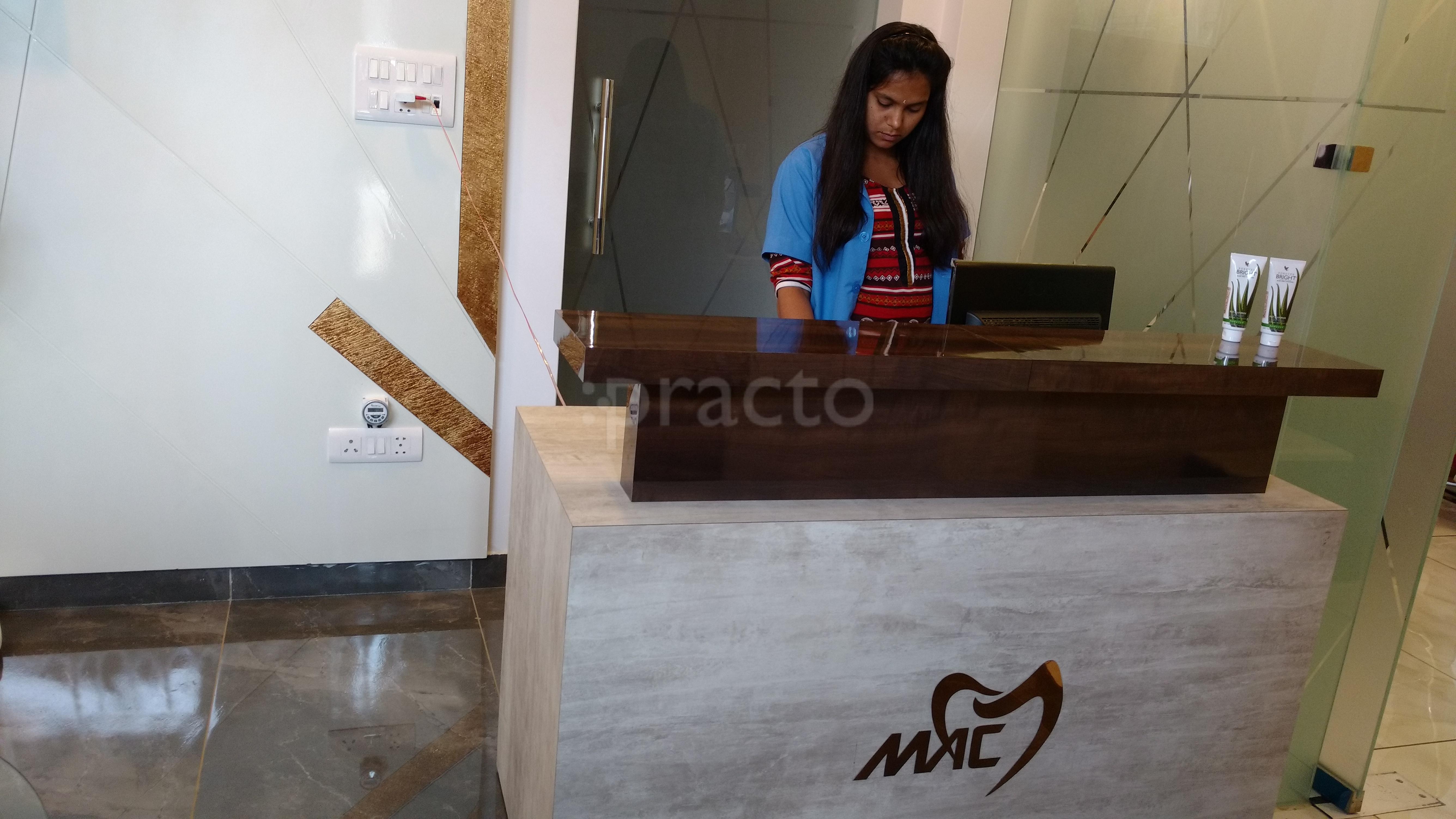Reception at Mac Dental Care Shalimar Bagh Delhi
