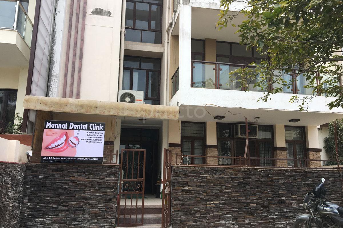 Entrance at Mannat Dental Clinic Sushant Lok III Gurgaon