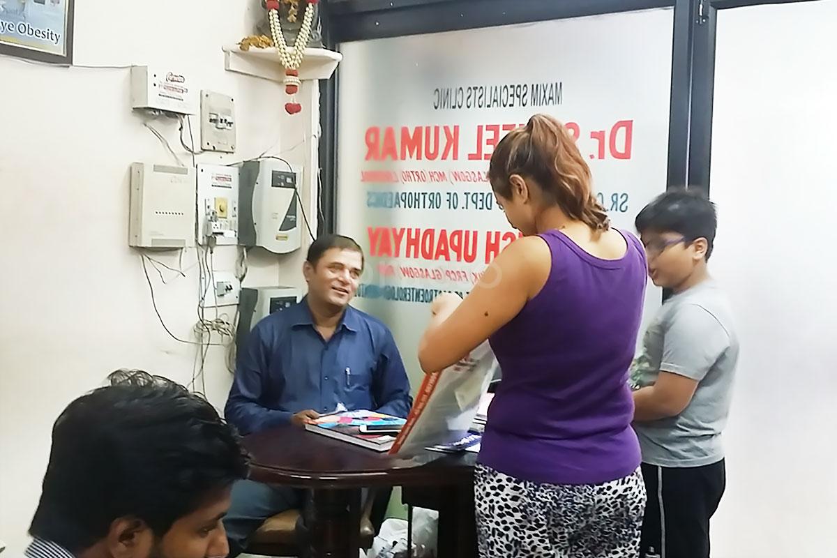 Reception at Maxim Specialists Clinic Pitampura Delhi