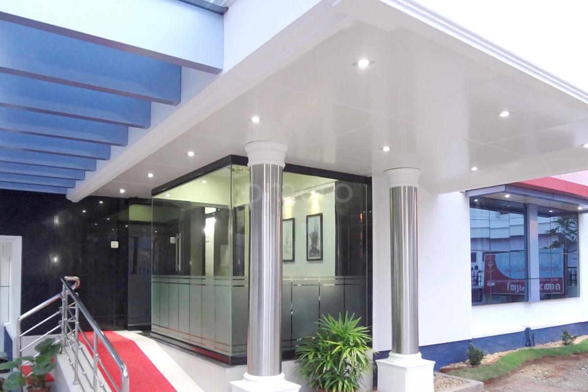 Entrance at Mazhuvenchery Speciality Dental Clinic Aluva Ernakulam