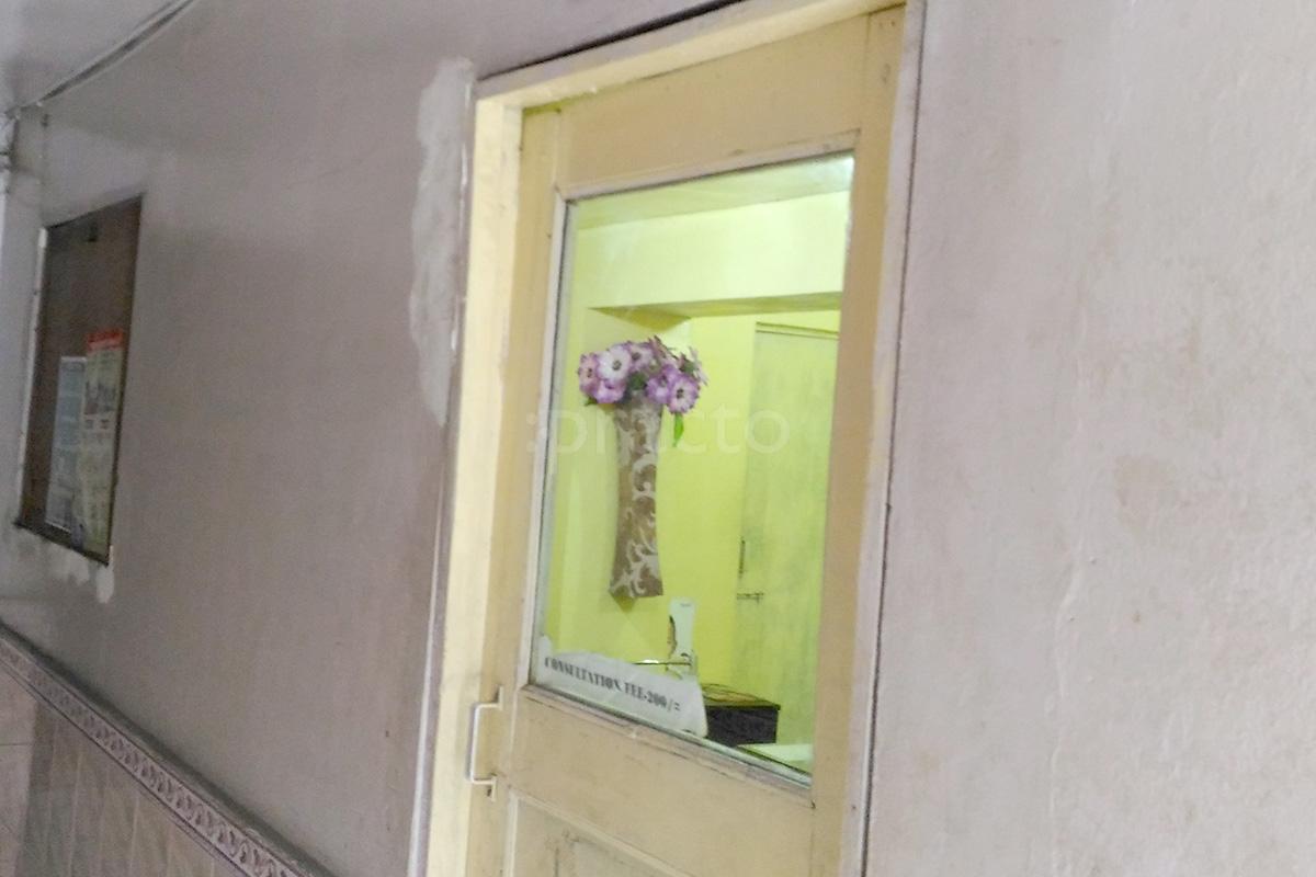 Entrance at Medical Center & Maternity Home Niralanagar Lucknow